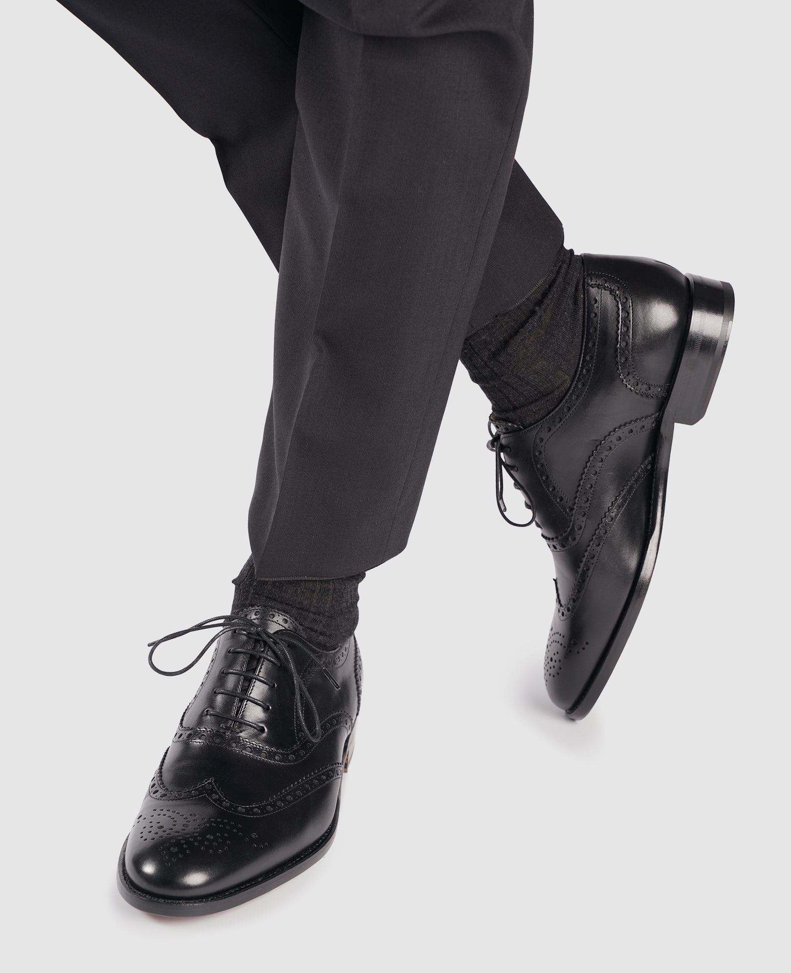 Modell No. 560 - Rahmengenähter Full-Brogue Oxford in Schwarz