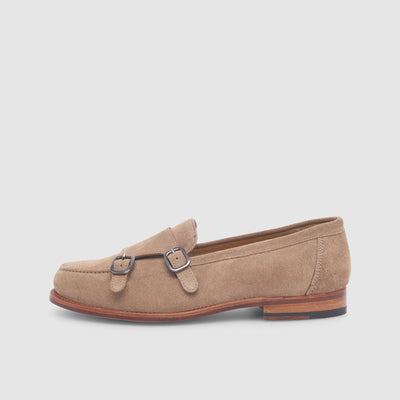 Men's shoes with rubber insert in the leather sole