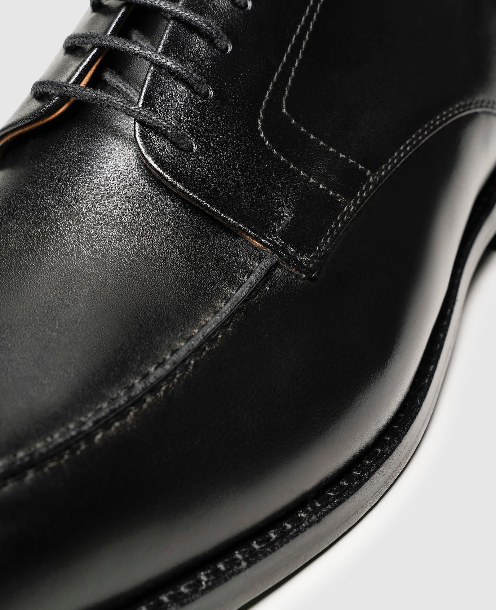 Classic Norwegian men's shoe made of leather Henry Stevens